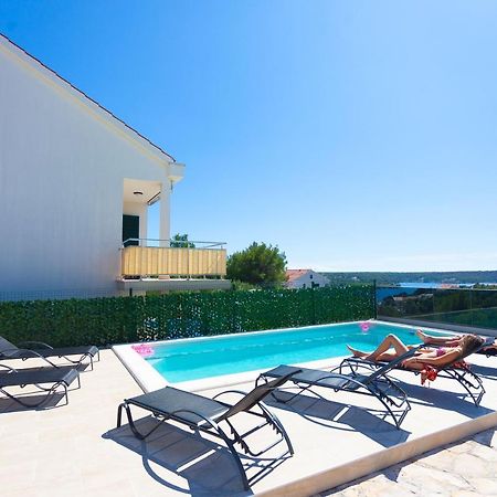 Apartment Jerry With Private Pool Milna  Luaran gambar
