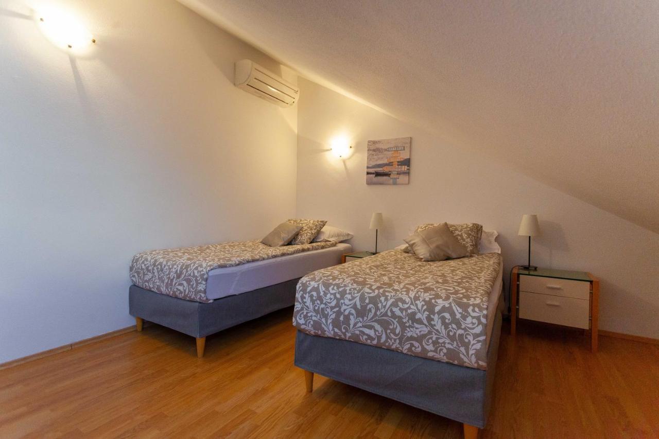 Apartment Jerry With Private Pool Milna  Luaran gambar