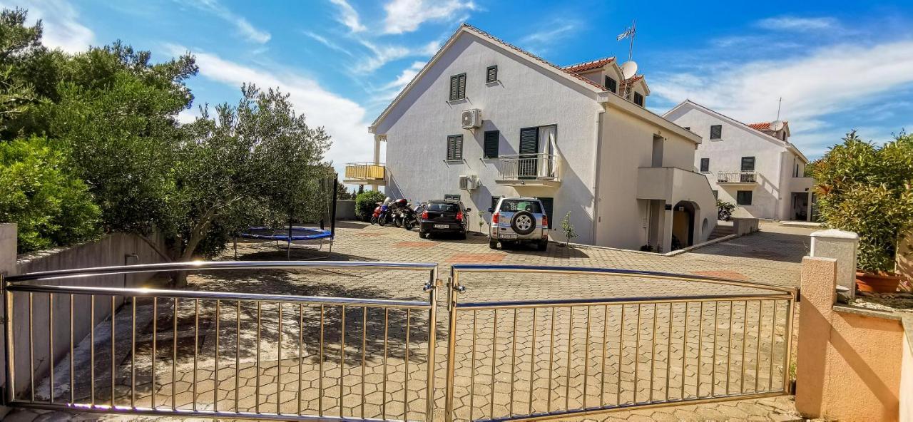 Apartment Jerry With Private Pool Milna  Luaran gambar