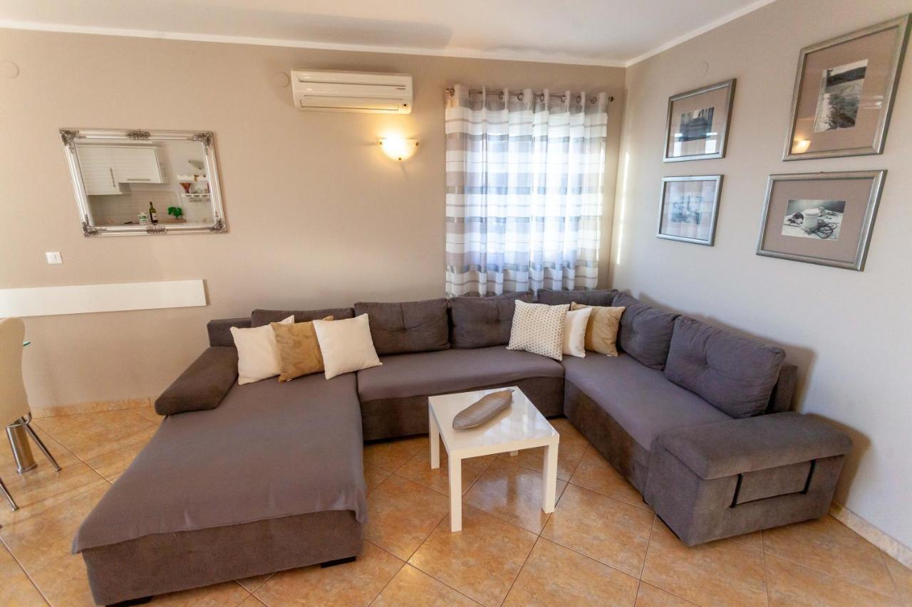 Apartment Jerry With Private Pool Milna  Luaran gambar